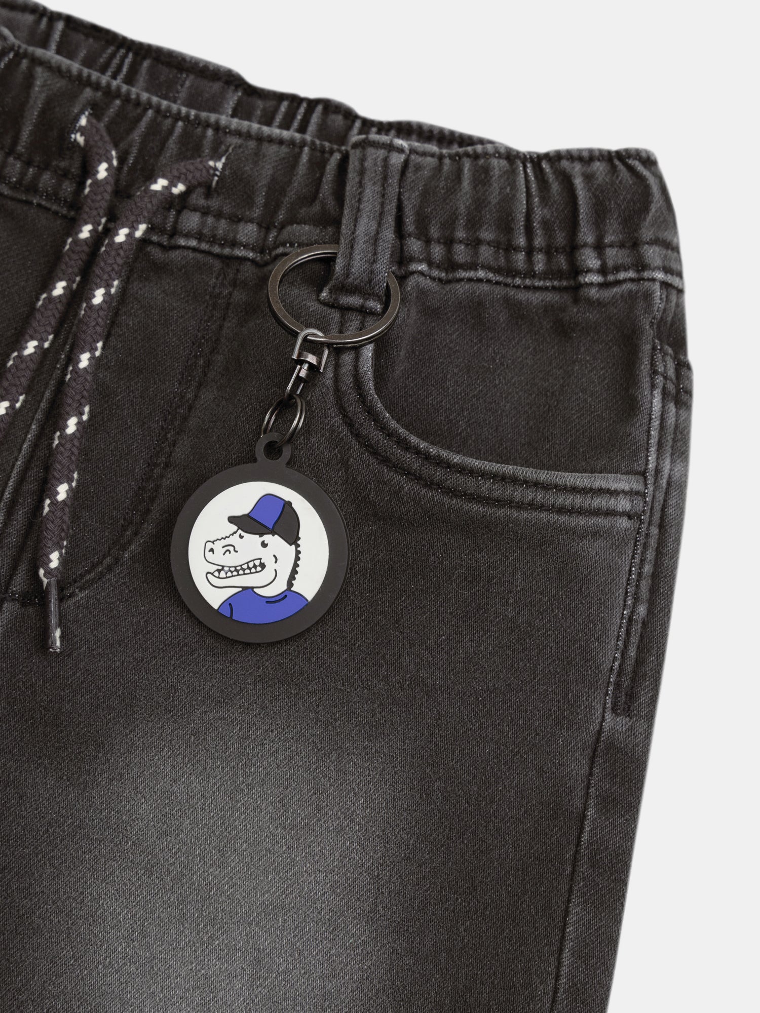 Bermuda en denim gris et porte clefs pour garçon - Image 4