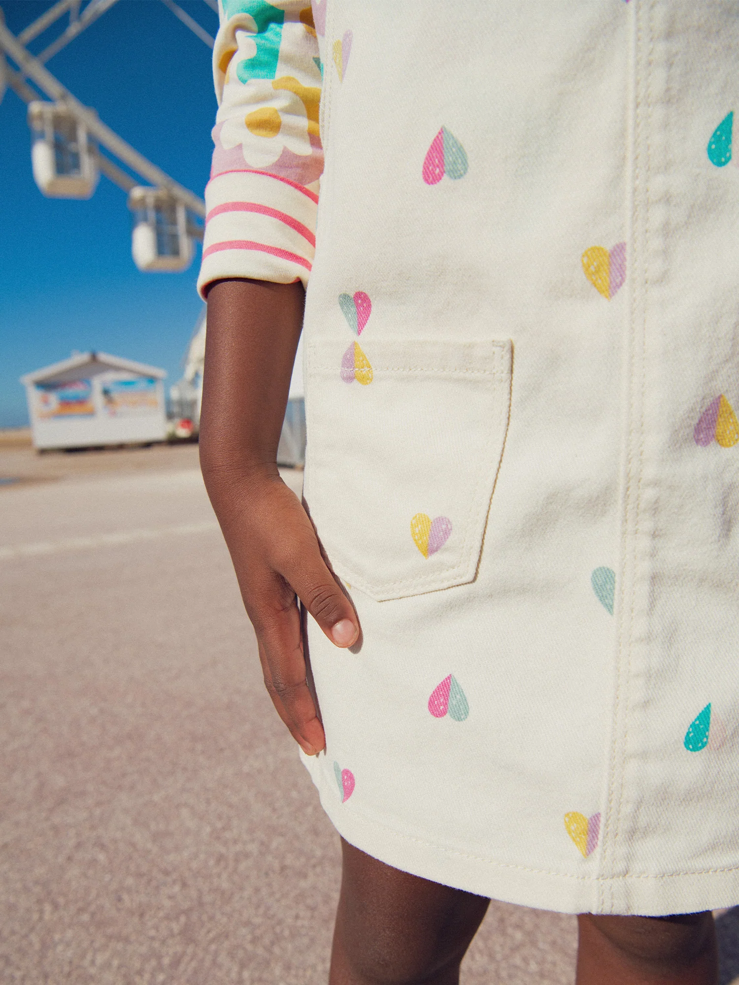 Robe-salopette imprimé coeur pour fille - Image 4